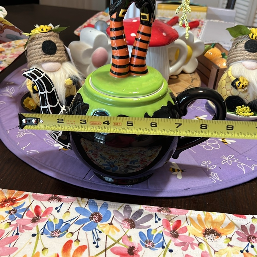 NEW EVIL WITCH TEA POT - Picture 8 of 10